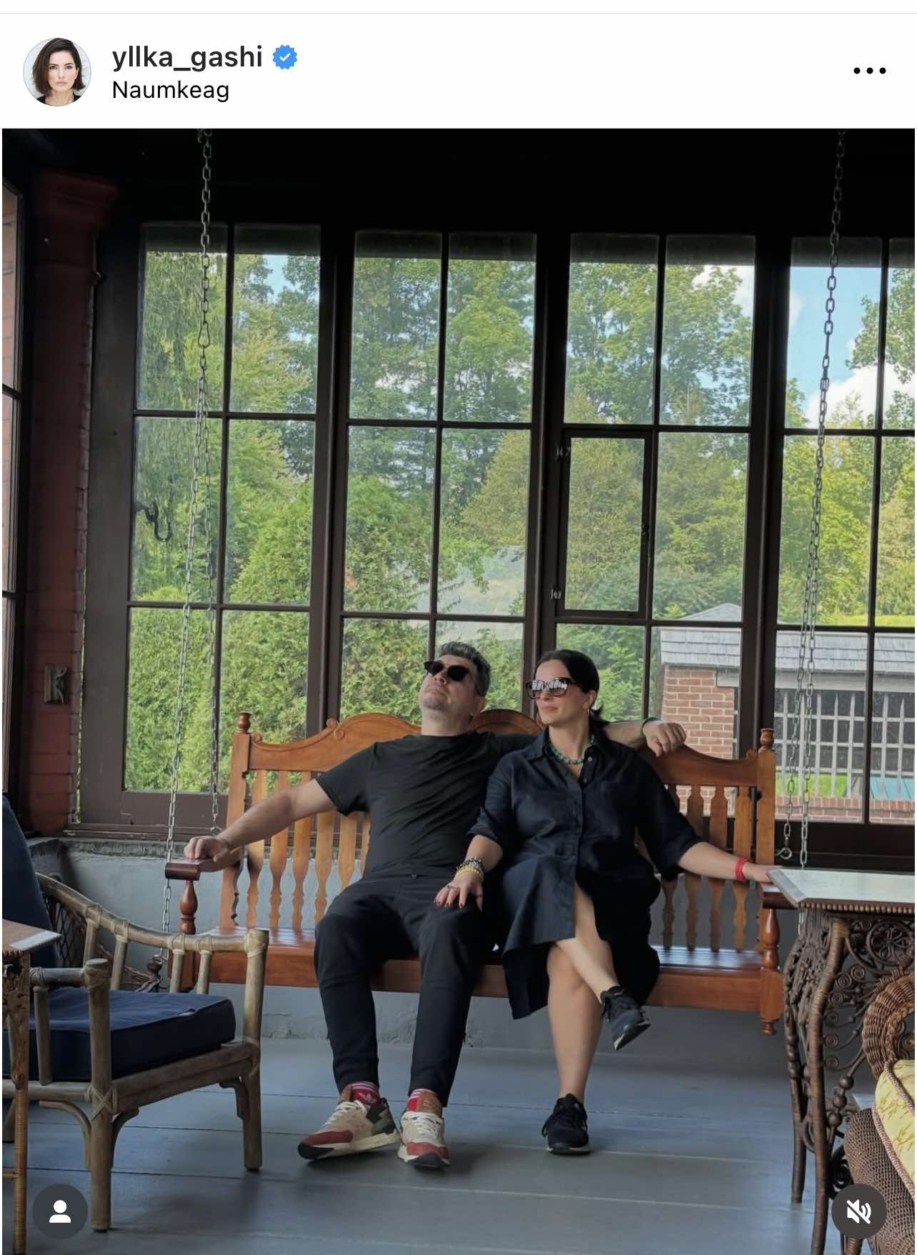 Yllka Gashi më në fund shfaqet pranë bashkëshortit, a e keni njohur?