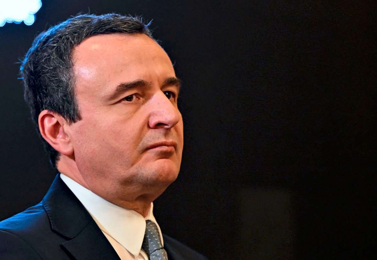 Drejtoresha e Kulturës në Prishtinë e quan shpellar Albin Kurtin.