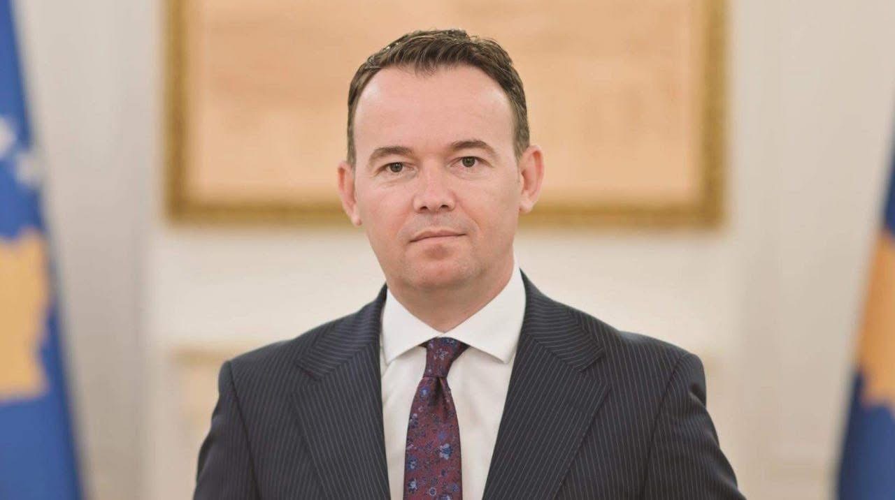 Skandal në Qeveri: Ministri fsheh të vërtetën në iPhone – Ja çfarë i ndodhi pasi refuzoi ta japë Kodin…