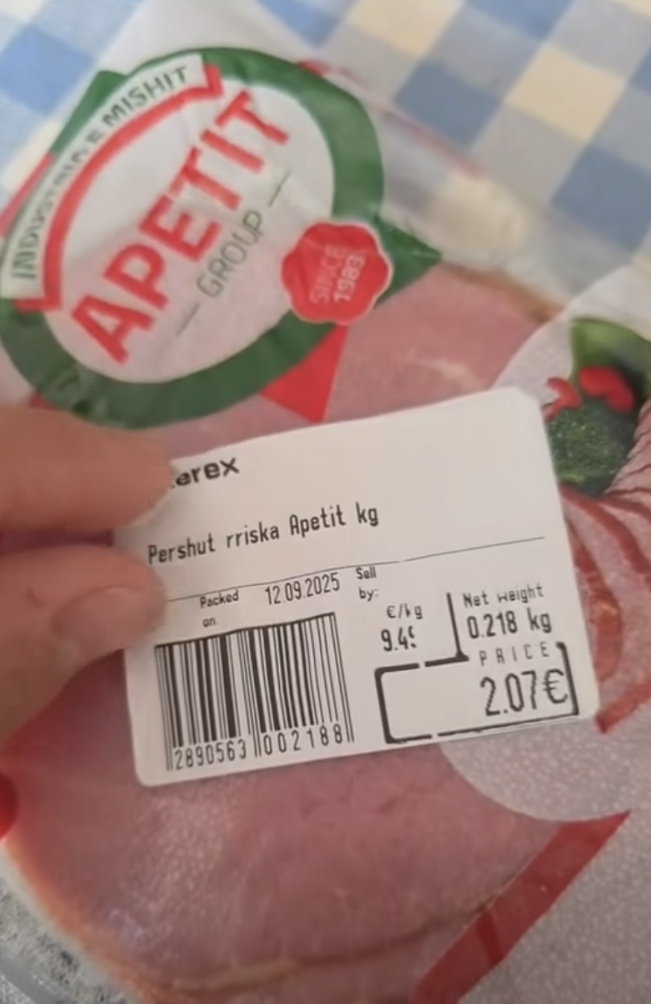 Mashtrim i madh në markete? Qytetarët zbulojnë skandalin me ushqimet që konsumojmë çdo ditë!