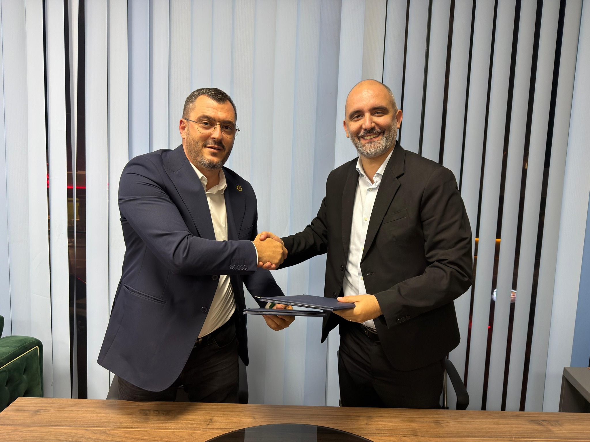 Nënkryetarja e AAK’së në Prizren jep dorëheqje pasi kjo parti bëri koalicion me VV’në!