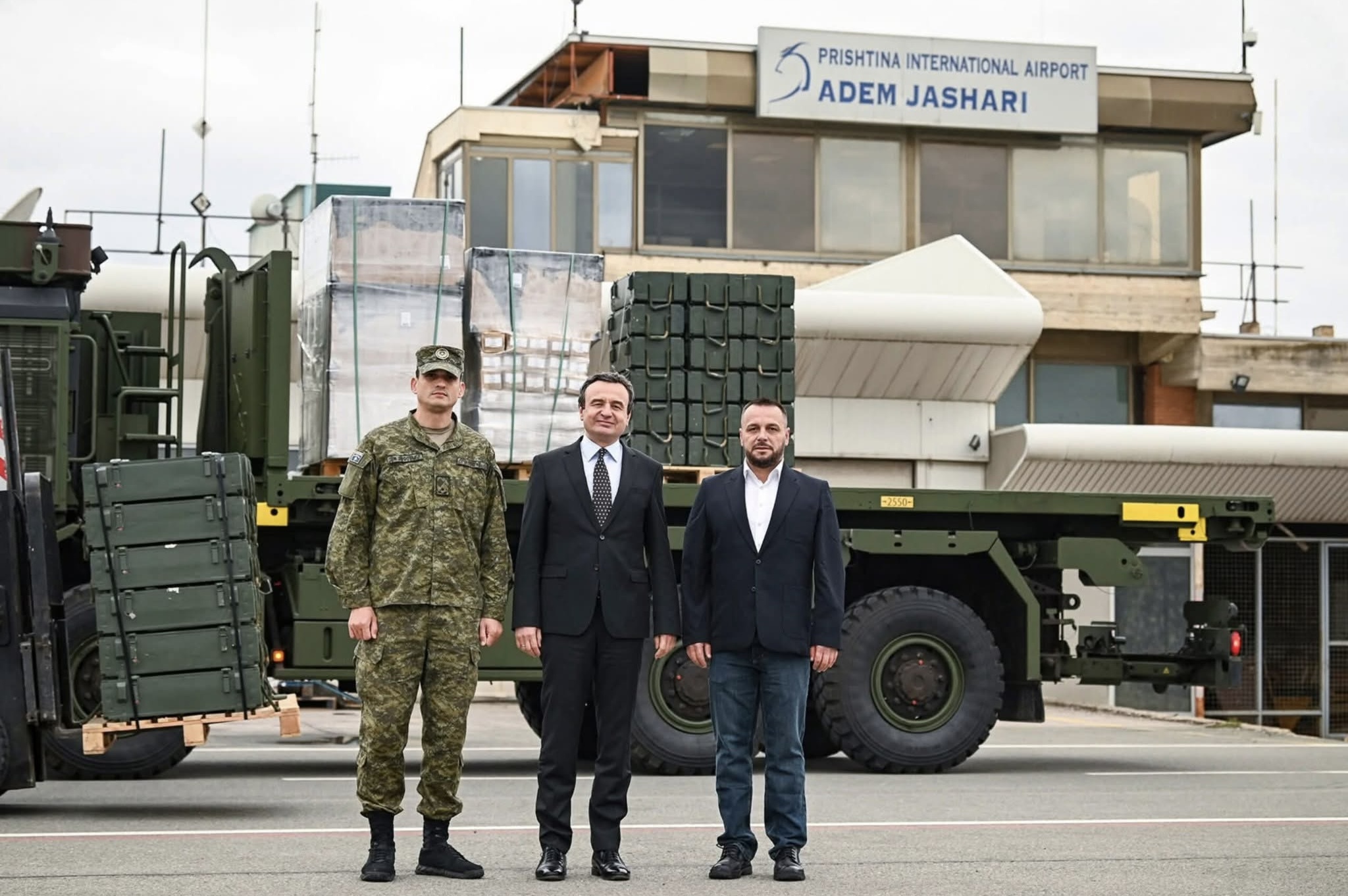 Dronët turq në Kosovë “shastisin” Serbinë, gjenerali serb telefonon “urgjentisht” komandantin e KFOR-it