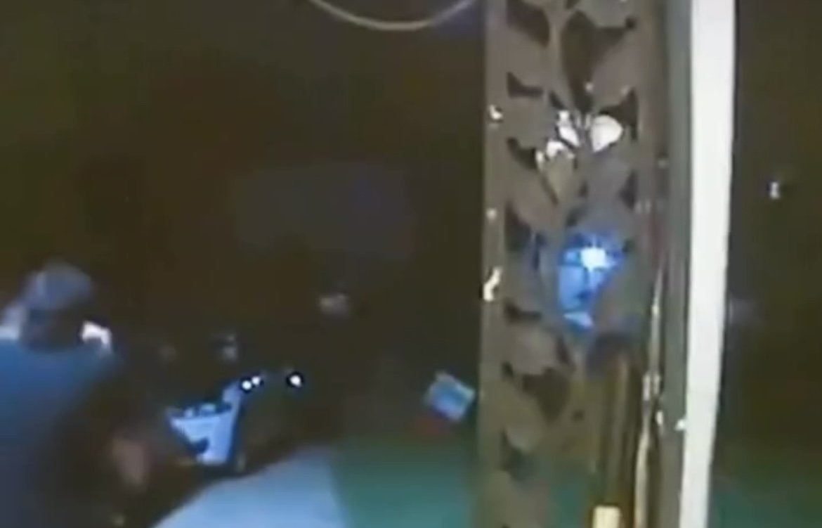 E TMERRUAR dhe duke ulëritur, gruaja rrëmbehet nga një person i pa identifikuar