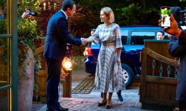 TRONDITET SKENA POLITIKE! Kallas GATI të Ulë në Një Tryezë Kurtin dhe Vuçiqin…