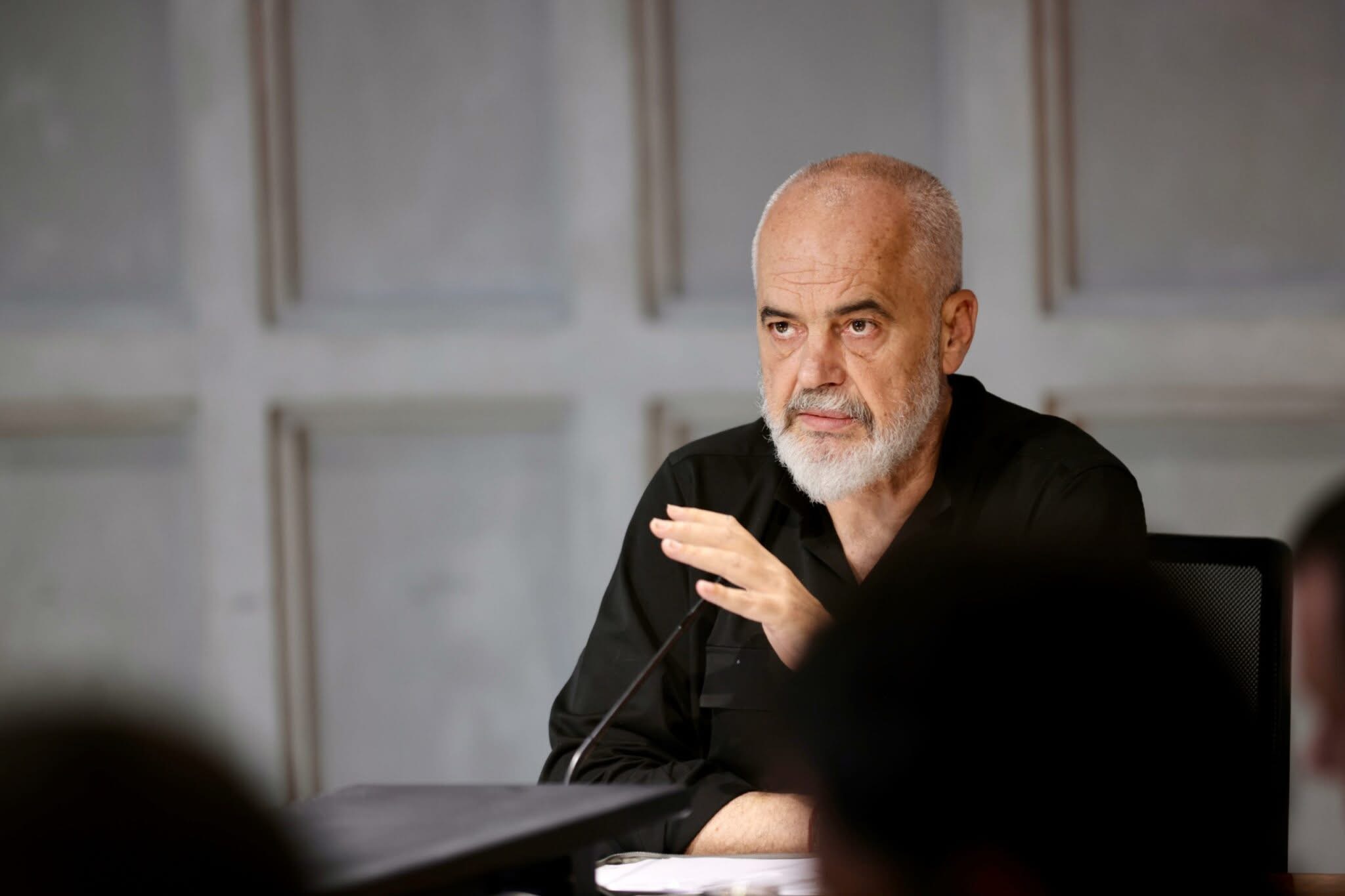 TRONDITJE NË TIRANË 😱 Rama “spastron” qeverinë brenda natës…