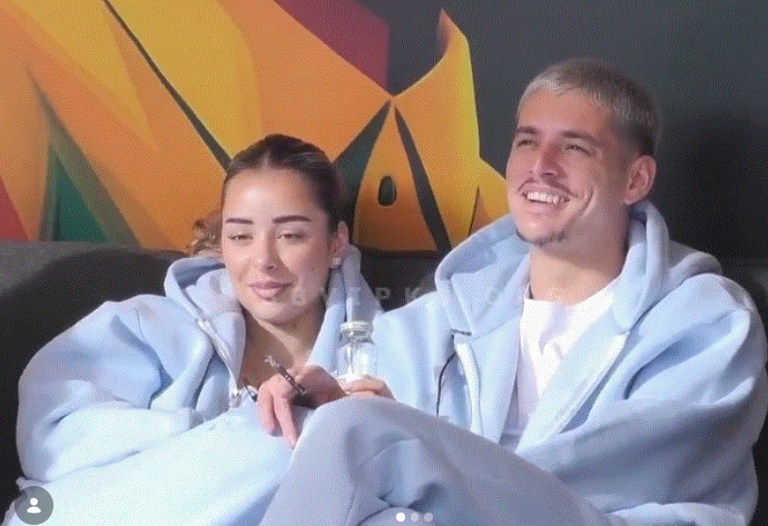 Pamje te rralla: Elijona dhe Londrimi bëjnë dush sëbashku dhe e fërkojnë njëri tjetrin!