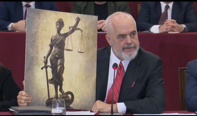 Rama me gjyqtarë e prokurorë: Si të doni, ju zëvendësoj me inteligjencë artificiale