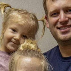 Burri im filloi të dilte fshehurazi drejt furgonit të tij çdo natë – Kur mësova të vërtetën, nuk munda të ndalesha së qari