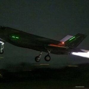 VlDEO: Momenti kur Avioni Britanik rrëzon një dron Iranian, dhe më pas…