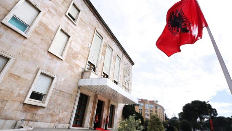 MOS E HUMBISNI: QEVERIA MERR VENDIM TË MADH – TË GJITHË SHQIPTARËT…