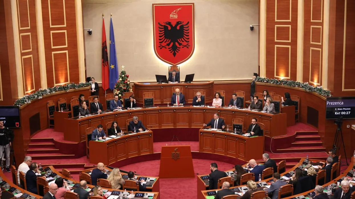 Lajmi i fundit: Politika shqiptare në zi – Ndërroi jetë….