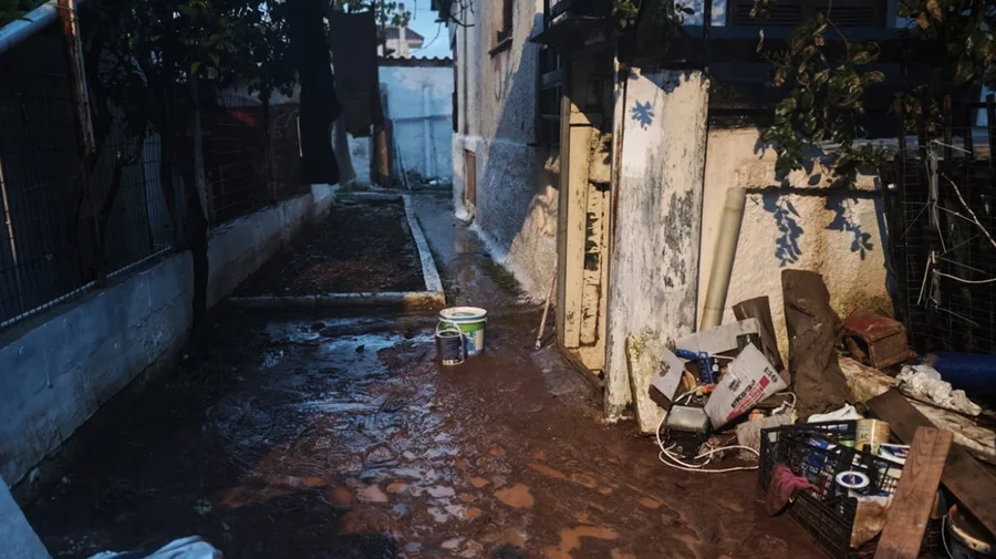 MOTI I KEQ GODET! Qeveria Mbyll Shkollat, Një Person Gjendet i Vdekur poshtë Makinës së tij…