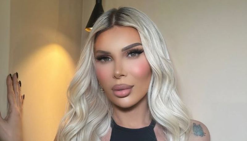 Edona James rikthehet me foto provokuese, pozon me të brendshme