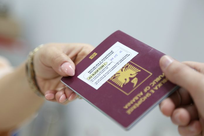 E fundit! Ndryshojnë rregullat për pashaportat! Nga sot shqiptarët sipas vendimit të qeverisë do të