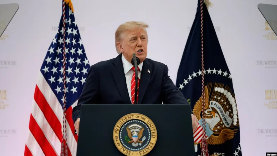 TRUMP TRONDIT BOTËN ME NJOFTIMIN E BUJSHËM!