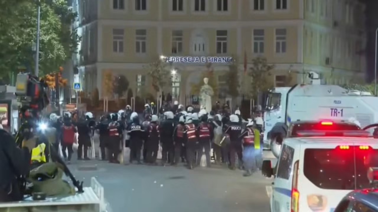 Ja çfarë ka bërë Policia në Tiranë! E PA PRITUR!!!